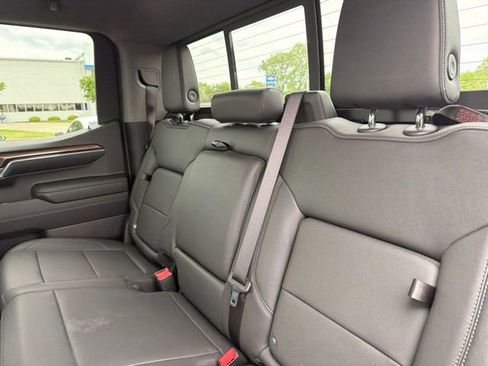 Used 2024 Chevrolet Silverado 1500 LT Trail Boss w/ Convenience Package II AWD/4WD image 21