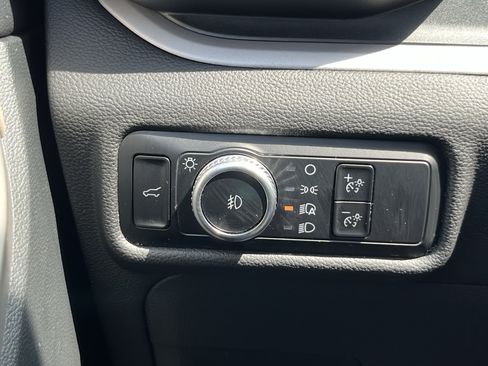 Used 2023 Ford Explorer XLT w/ Equipment Group 202A AWD/4WD image 38