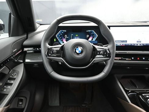 Certified 2025 BMW 530i image 29