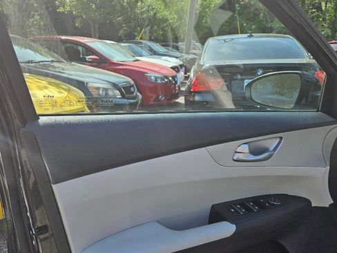 Used 2023 Kia Forte LXS image 7