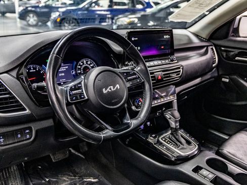 Used 2022 Kia Seltos SX w/ Sunroof Package AWD/4WD image 17