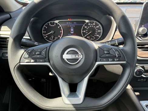 Used 2025 Nissan Altima 2.5 SV FWD image 22