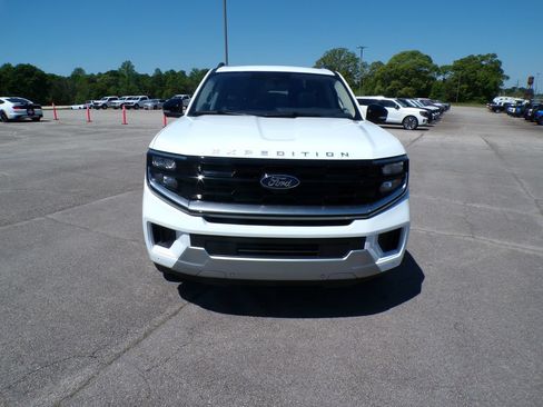 Used 2025 Ford Expedition Max Platinum AWD/4WD image 2