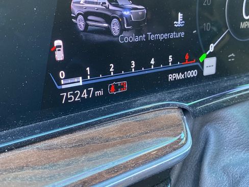 Used 2022 Cadillac Escalade Sport Platinum w/ Heavy-Duty Trailer Package AWD/4WD image 8