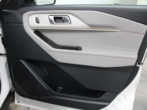 Used 2025 Ford Explorer Active w/ Active Comfort Package image 27