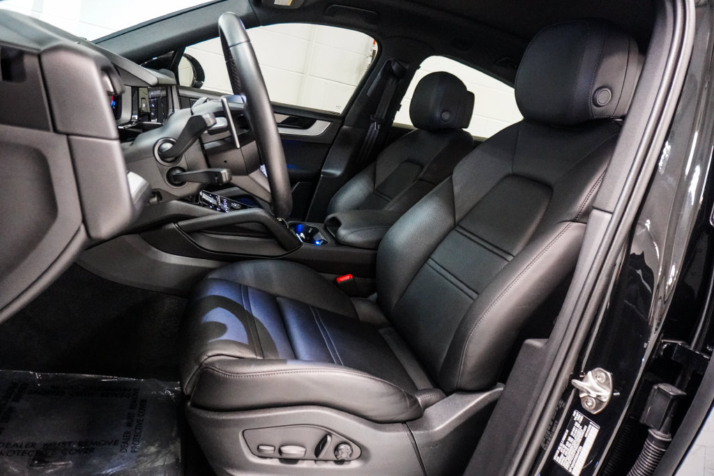 Used 2024 Porsche Cayenne Coupe AWD/4WD image 6