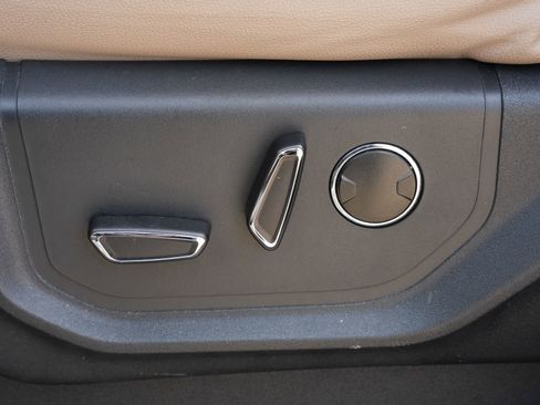 Used 2024 Ford Expedition Limited image 15