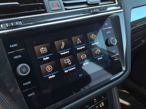 Certified 2023 Volkswagen Tiguan SE R-Line image 29