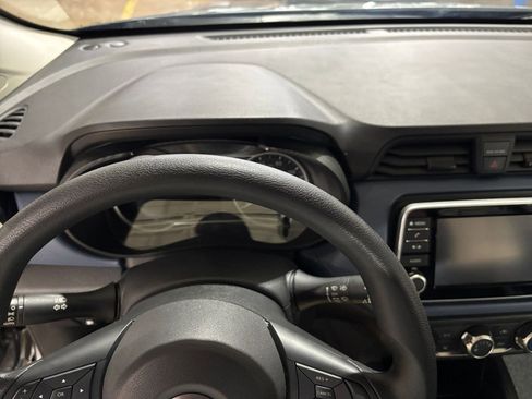 Used 2025 Nissan Versa SV image 32