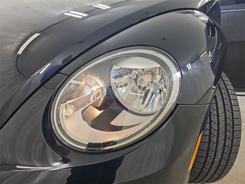 Used 2019 Volkswagen Beetle 2.0T S image 35