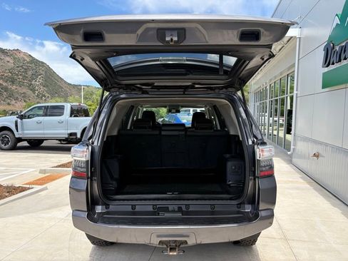 Used 2018 Toyota 4Runner SR5 Premium AWD/4WD image 8