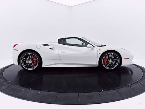 Used 2019 Ferrari 488 Spider RWD image 17