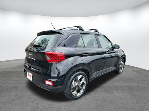 Used 2023 Hyundai Venue SEL image 21