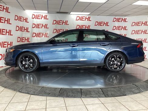 Used 2025 Honda Accord SE image 4