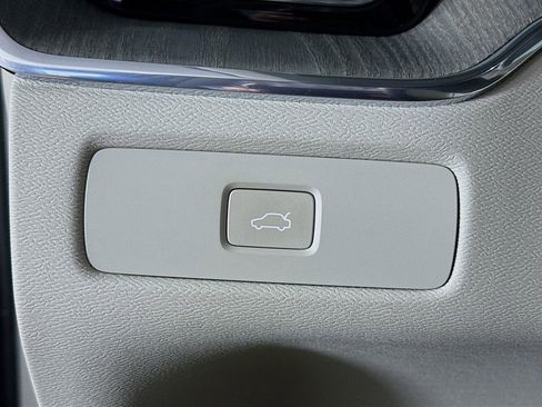 Certified 2023 Volvo XC60 B5 Ultimate FWD image 10