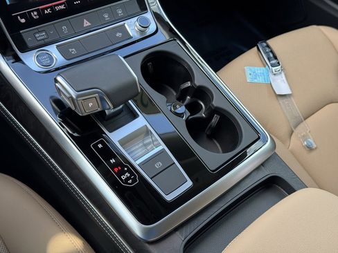 Used 2025 Audi Q8 Premium Plus image 34