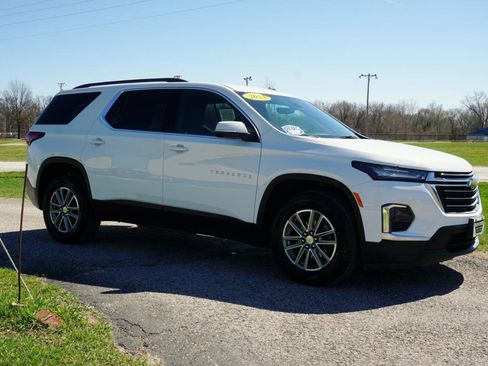 Used 2023 Chevrolet Traverse LT image 5