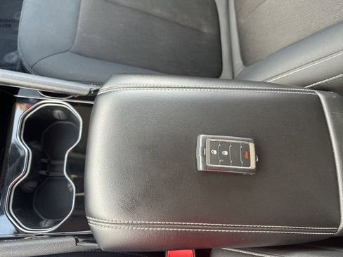 Used 2023 Jeep Grand Cherokee Laredo AWD/4WD image 33