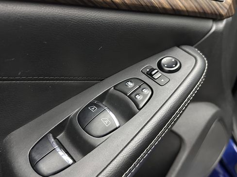 Used 2016 Nissan Maxima Platinum w/ Interior Lighting Package FWD image 13