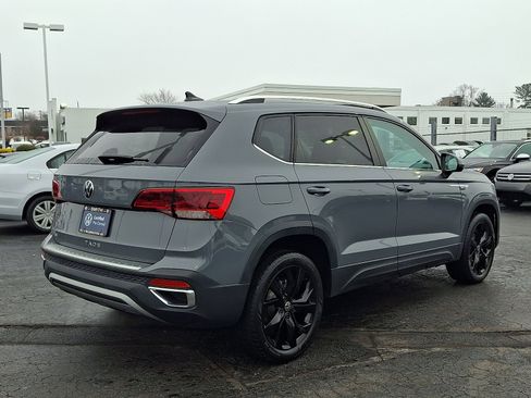 Certified 2023 Volkswagen Taos SE w/ Panoramic Sunroof Package image 6