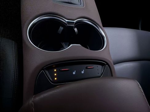 Used 2023 Toyota Venza XLE image 21