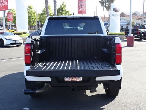 Certified 2025 Toyota Tacoma SR5 AWD/4WD image 16