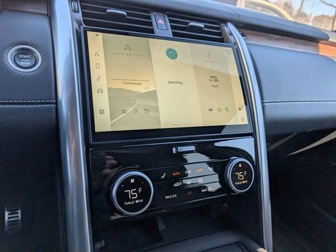 Certified 2024 Land Rover Discovery Dynamic SE image 18