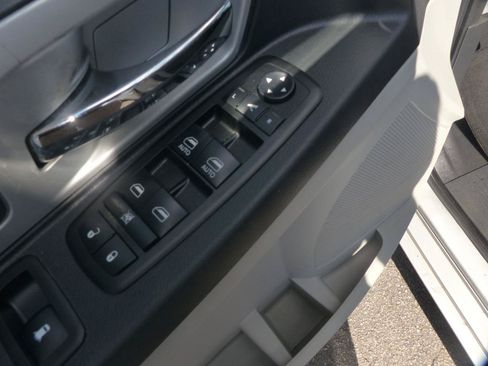 Used 2010 Dodge Grand Caravan SXT FWD image 20