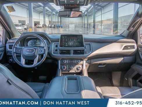 Used 2023 GMC Yukon XL SLT AWD/4WD image 3