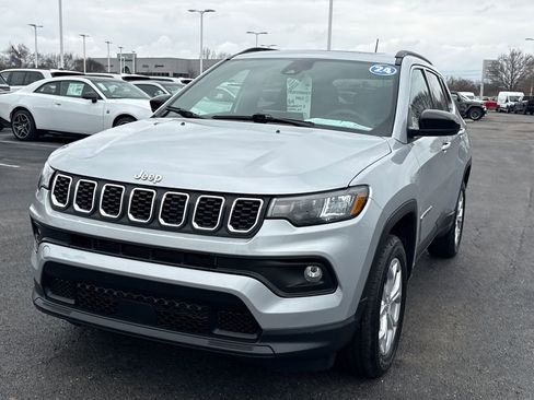 Used 2024 Jeep Compass Latitude w/ Sun and Sound Group image 7