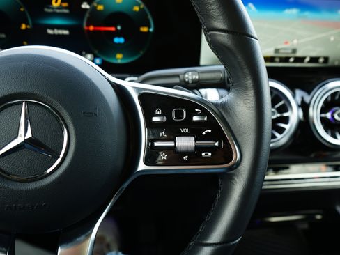 Used 2023 Mercedes-Benz EQB 300 4MATIC image 36