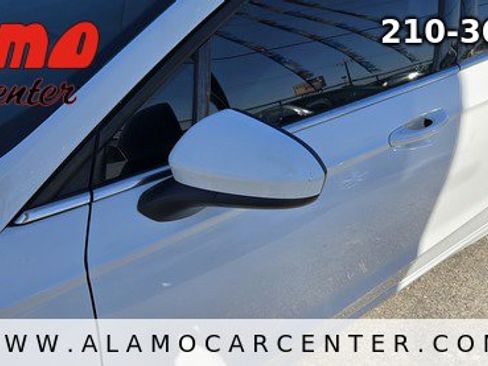 Used 2017 Ford Fusion SE image 10