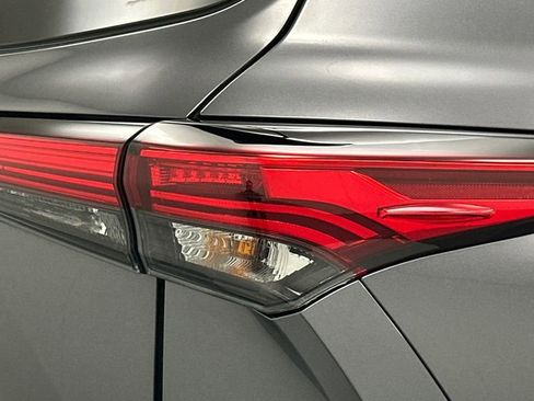 Used 2023 Toyota Highlander XSE image 25