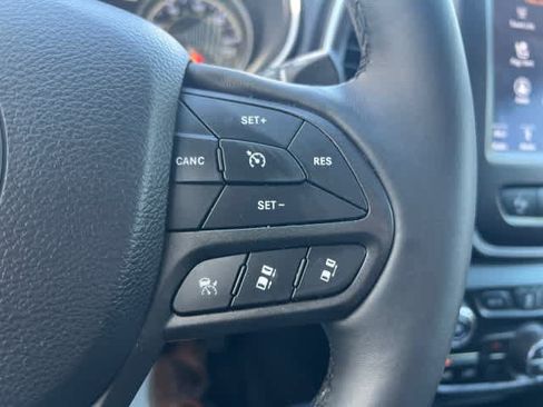 Used 2019 Jeep Cherokee Trailhawk AWD/4WD image 27