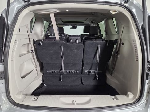 Certified 2024 Chrysler Pacifica Limited image 31
