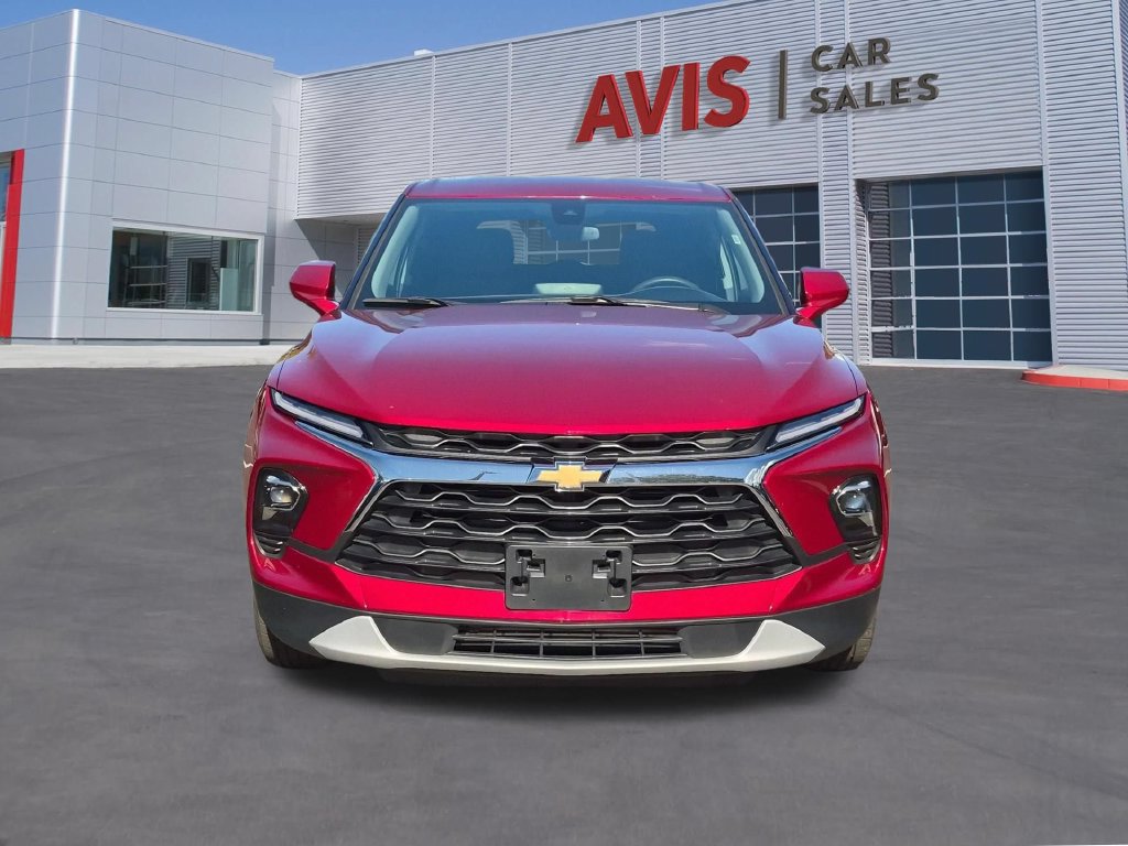 Used 2025 Chevrolet Blazer LT AWD/4WD image 2