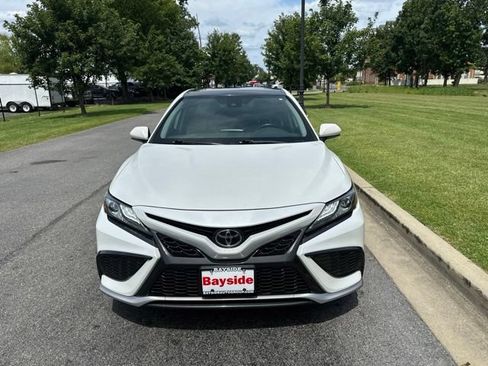 Used 2022 Toyota Camry XSE FWD image 4