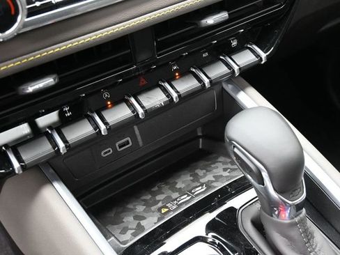 New 2026 Chevrolet Colorado ZR2 w/ Technology Package AWD/4WD image 35