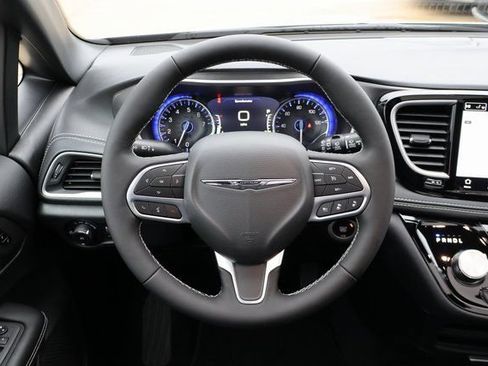 New 2026 Chrysler Pacifica Select FWD image 15