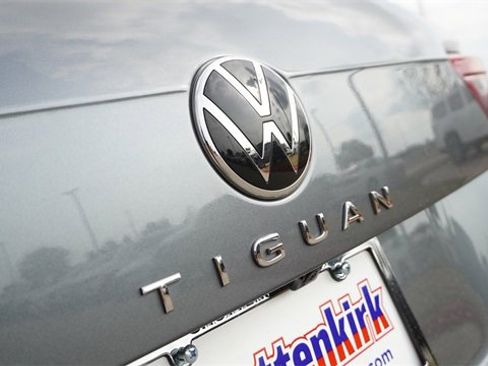 Used 2022 Volkswagen Tiguan SEL R-Line image 12