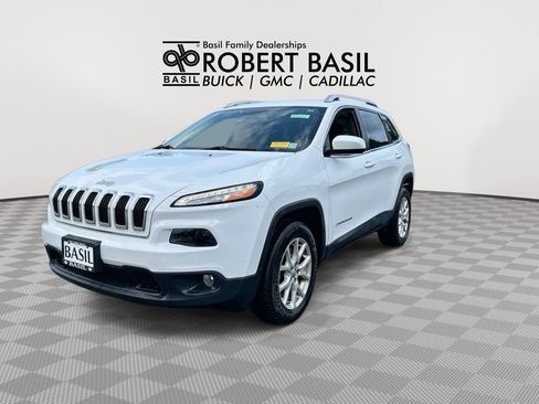 Used 2017 Jeep Cherokee Latitude w/ Cold Weather Group AWD/4WD image 4