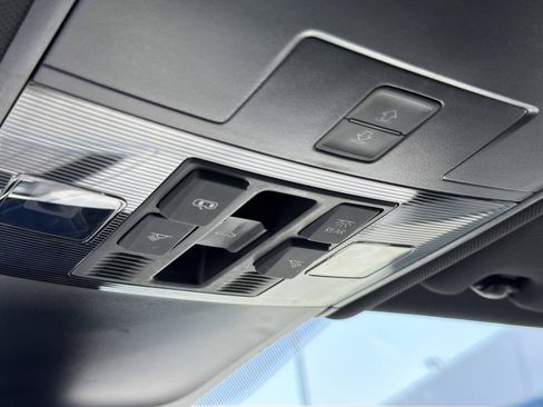 Certified 2024 Volkswagen Tiguan SE R-Line FWD image 25