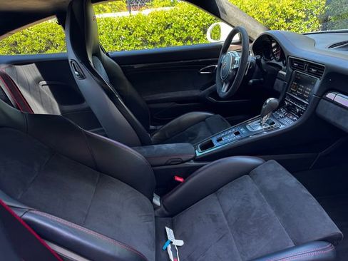 Used 2016 Porsche 911 image 44