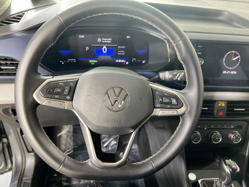 Used 2022 Volkswagen Taos SE FWD image 11