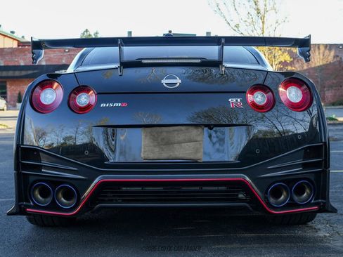 Used 2023 Nissan GT-R NISMO w/ Floor Mat Package AWD/4WD image 7