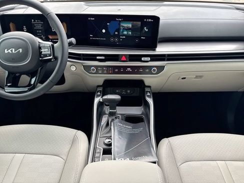 Used 2025 Kia Sorento S w/ Panoramic Sunroof Package FWD image 12