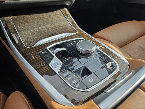 Used 2023 BMW X7 xDrive40i w/ M Sport Package AWD/4WD image 14