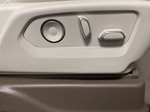 New 2024 GMC Yukon XL Denali w/ Advanced Technology Package image 34