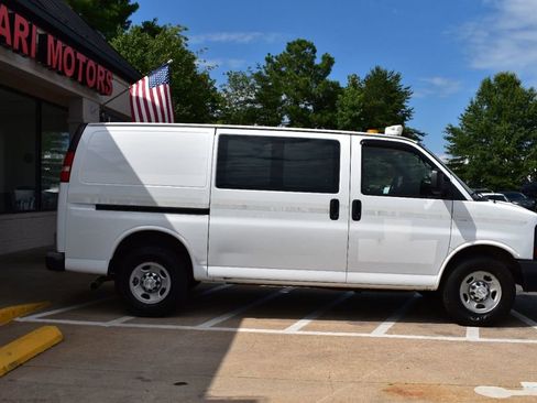 Used 2014 Chevrolet Express 2500 image 6