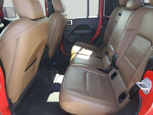 Used 2020 Jeep Gladiator Overland image 19